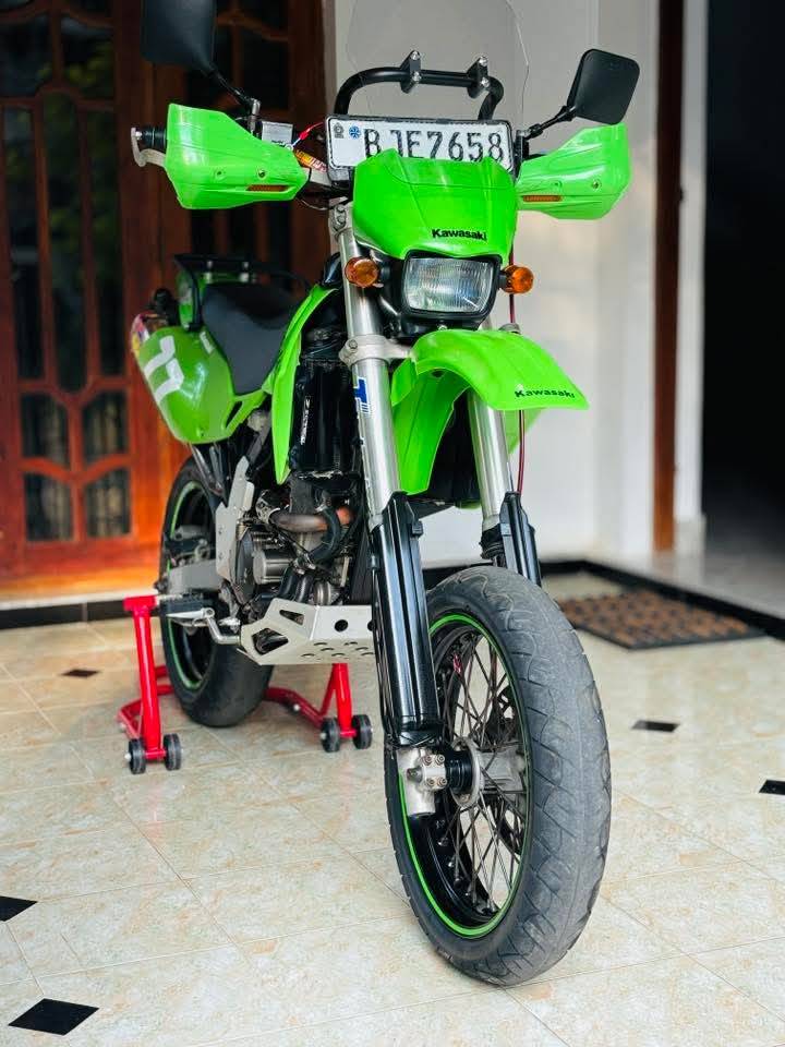 Kawasaki DTracker D2