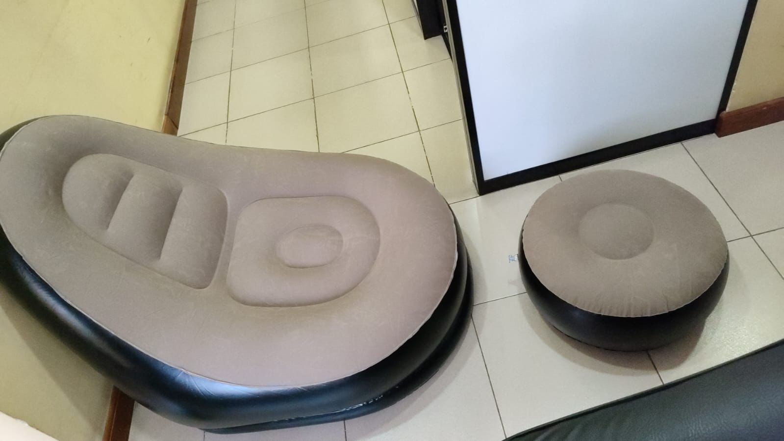 INFLATABLE AIR SOFA WITH FOOT REST