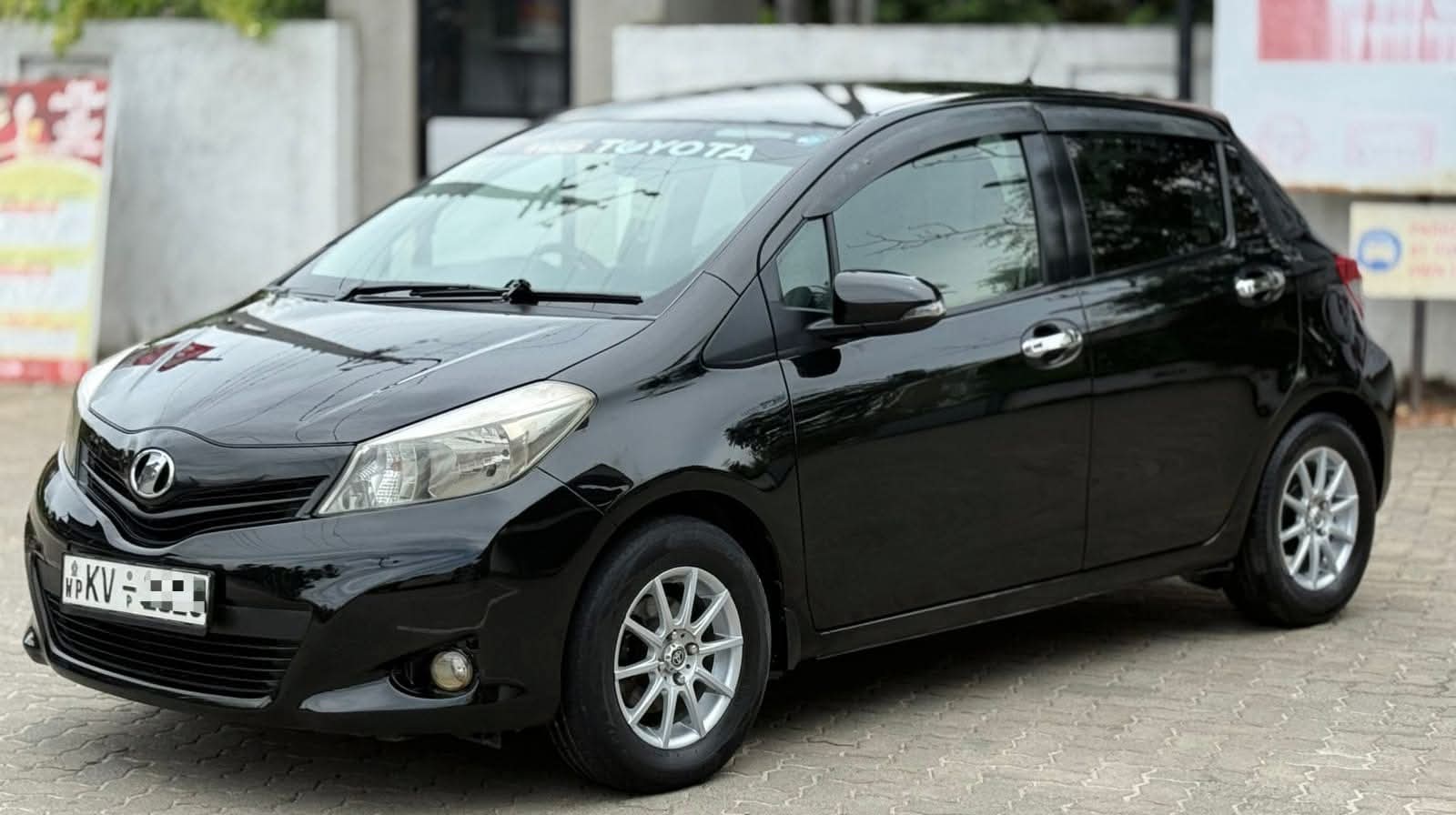 TOYOTA VITZ