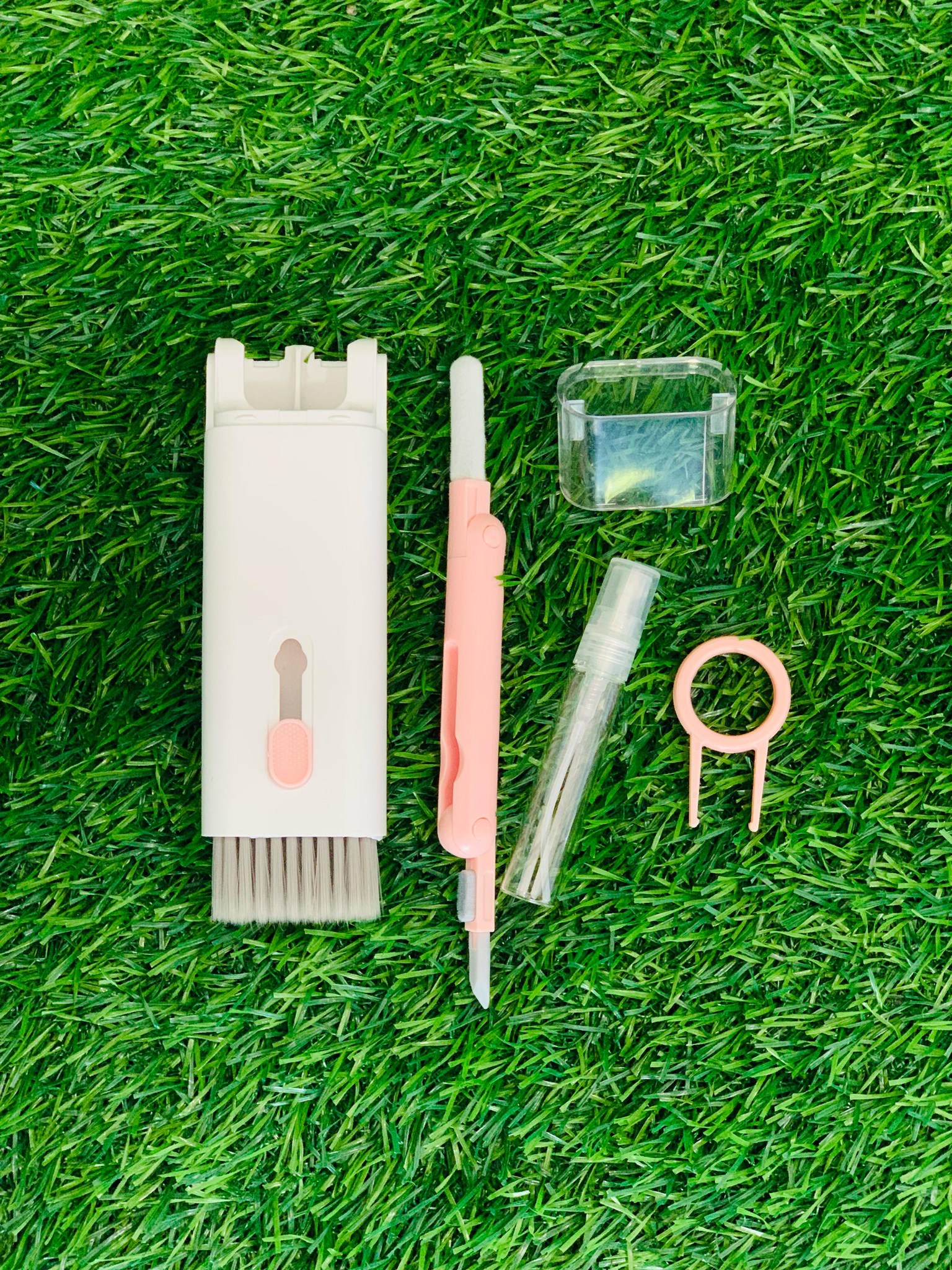 ⭕7-in-1 Computer Keyboard Cleaning Brush Kit