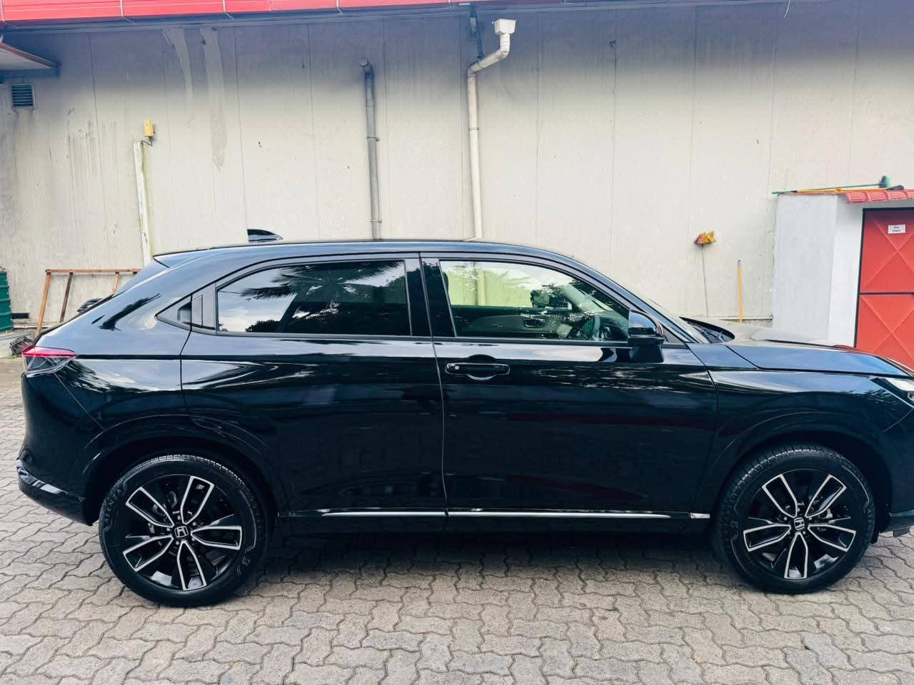 HONDA VEZEL Z LIMITED